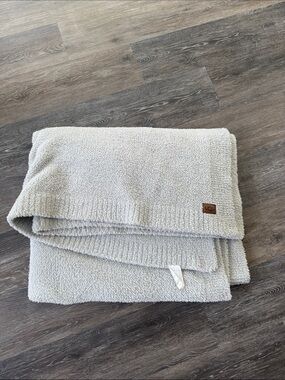 UGG Soft light grey Sherpa Throw Blanket -XL